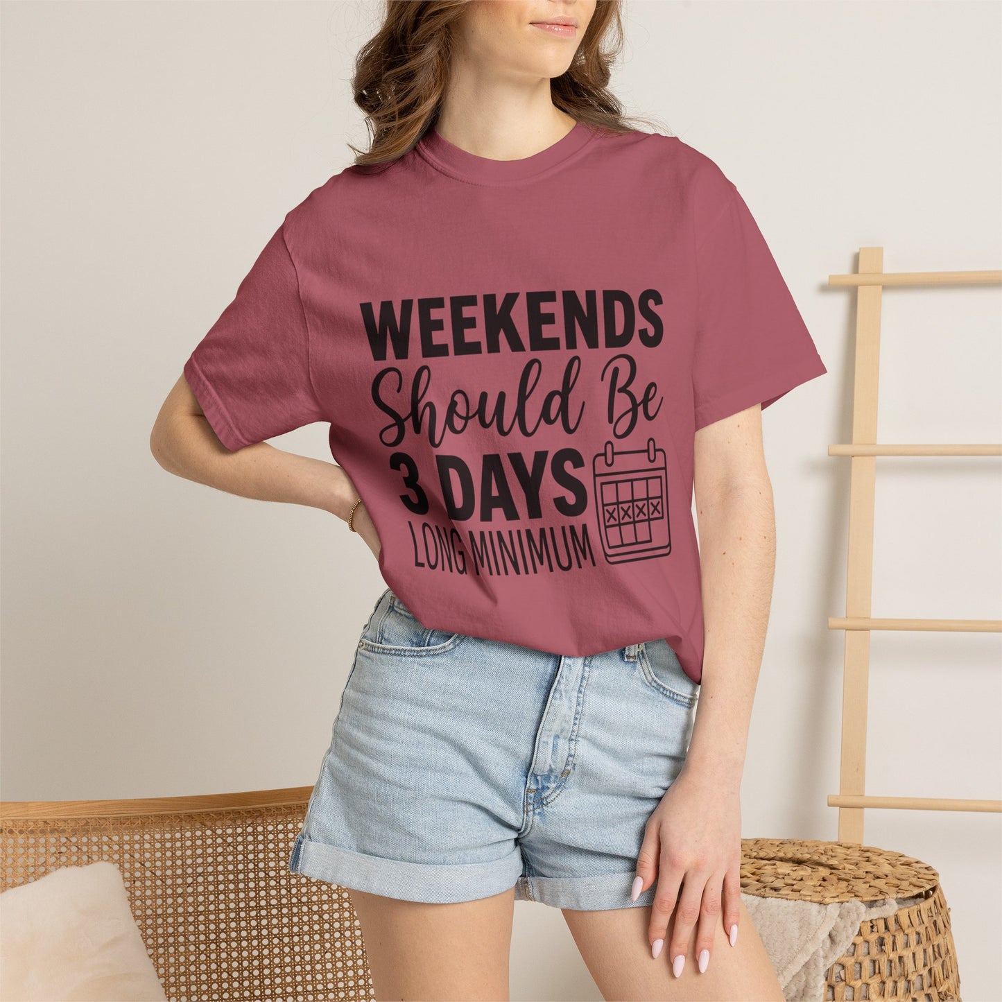 Funny "Weekends Should be 3 Days Long" T-Shirt