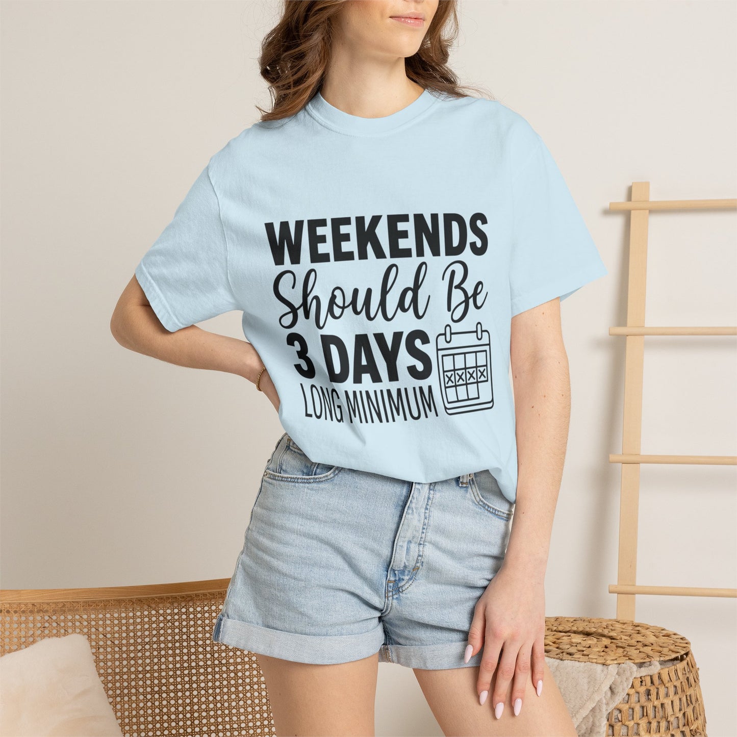 Funny "Weekends Should be 3 Days Long" T-Shirt