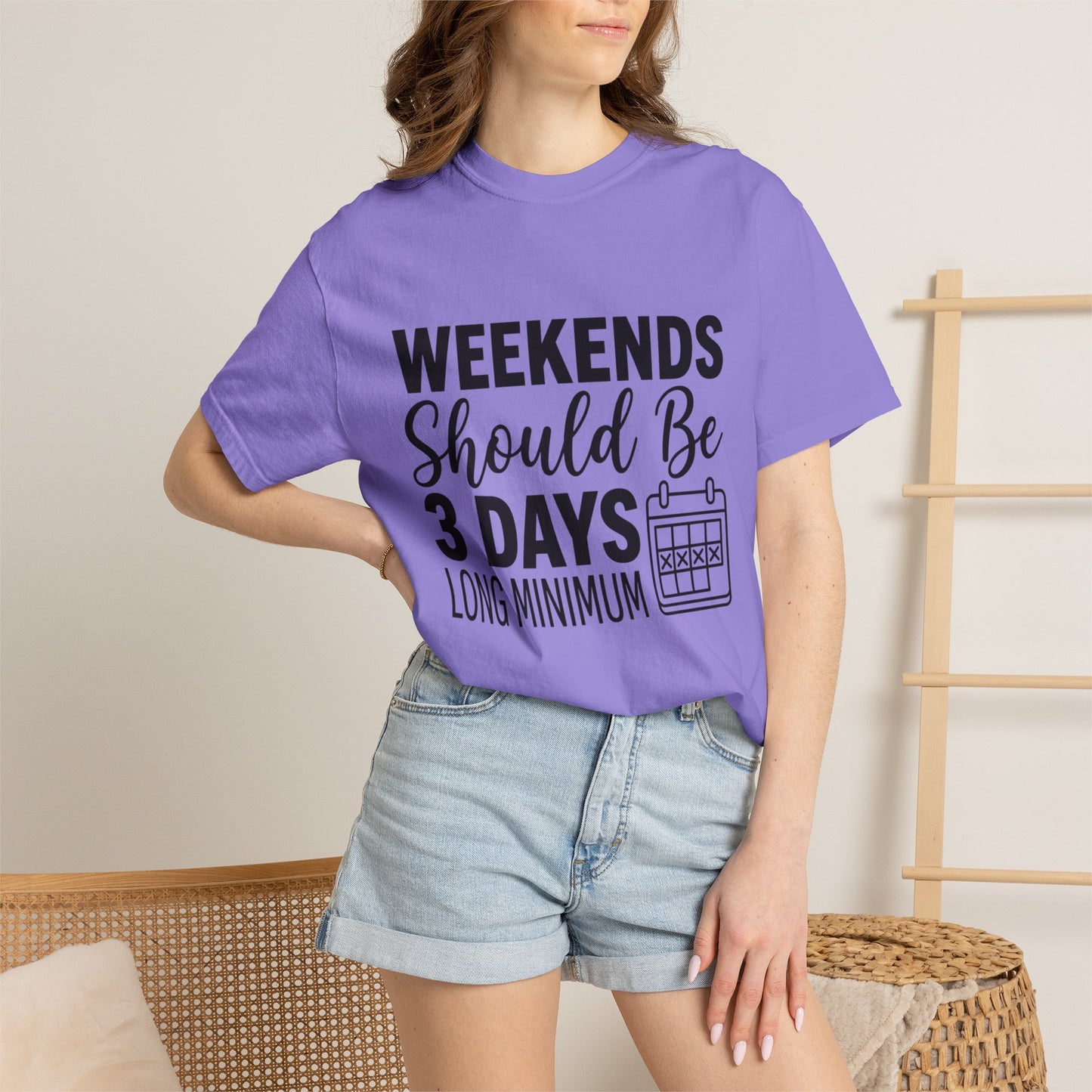 Funny "Weekends Should be 3 Days Long" T-Shirt